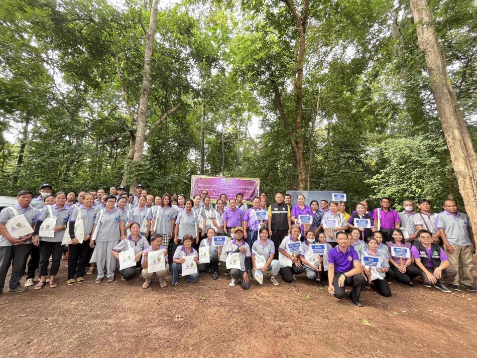 วันที่ 6 กันยายน 2567 นายเสมอ จำรักษา นายกเทศมนตรีตำบลโพนแพง พร้อมด้วยทีมผู้บริหาร ปลัดเทศบาล รองปลัดเทศบาล หัวหน้าสำนักปลัด ผอ.กองช่าง เจ้าหน้าที่เทศบาล และ อสม.ตำบลโพนแพง ร่วมพิธีเปิดโครงการอนุรักษ์พันธุกรรมพืช อันเนื่องมาจากพระราชดำริ สมเด็จพระกนิษฐาธิราชเจ้า กรมสมเด็จพระเทพวัตนราชสุดาฯ สยามบรมราชกุมารี ประจำปี 2567 พื้นที่ปกปักทรัพยากรท้องถิ่น อพ.สธ. ณ ศาลเจ้าปู่ บ้านกลาง หมู่ 4