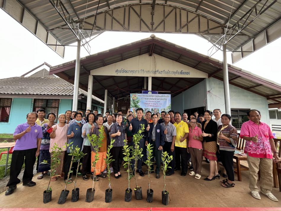 วันที่ 15 กรกฎาคม 2568 นายสมเพชร ลาบัวใหญ่รองนายกเทศมนตรีตำบลโพนแพง เป็นประธานเปิด โครงการฯ พร้อมด้วยทีมผู้บริหาร สมาชิกสภาเทศบาล รองปลัดเทศบาล รักษาราชการแทนปลัดเทศบาลตำบลโพนแพง หัวหน้าส่วนราชการ เจ้าหน้าที่เทศบาลตำบลโพนแพง และผู้เข้าอบรม เข้าร่วมโครงการอบรมเทคนิคการผลิตเมล็ดพันธุ์ประจำปีงบประมาณ 2568 ณ อาคารโรงเรียนผู้สูงอายุ