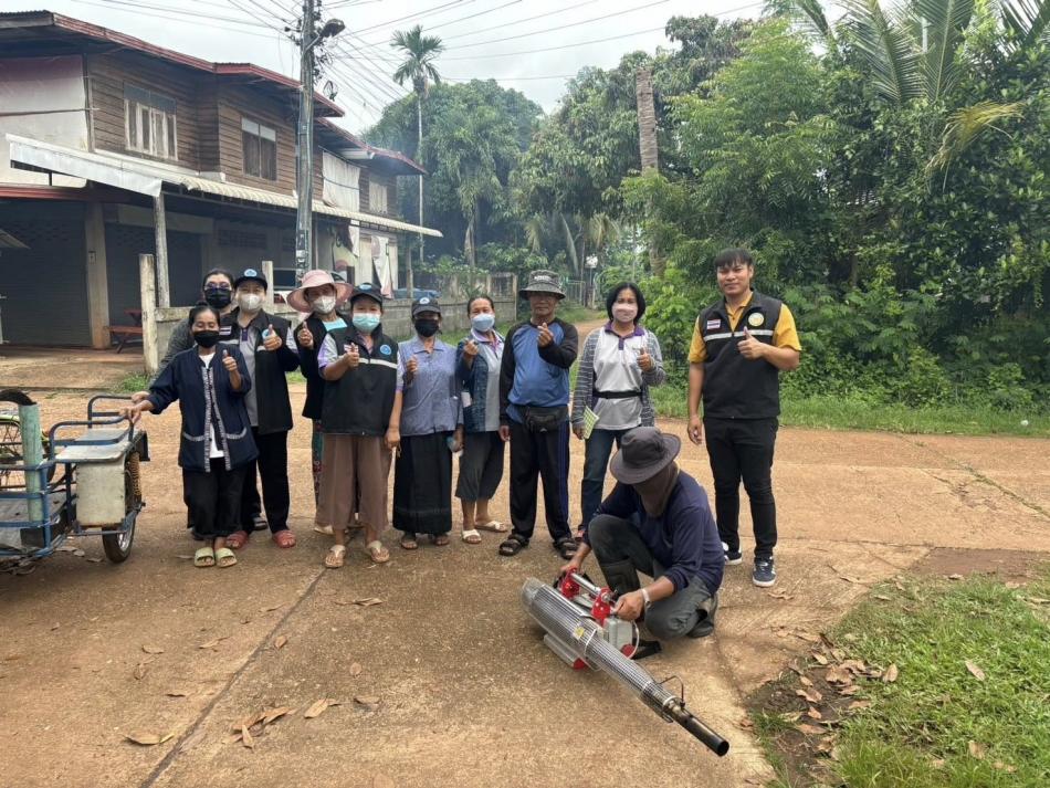 เมื่อวันที่ 19 สิงหาคม 2568 นายเสมอ จำรักษา นายกเทศมนตรีตำบลโพนแพง มอบหมายให้งานสาธารณสุข เทศบาลตำบลโพนแพง ร่วมกับโรงพยาบาลส่งเสริมสุขภาพตำบลบ้านกลาง และอาสาสมัครสาธารณสุขประจำหมู่บ้าน ดำเนินการจัดกิจกรรม พ่นหมอกควัน และทำลายแหล่งเพาะพันธุ์ยุงลาย เพื่อป้องกันโรคไข้เลือดออก ประจำปีงบประมาณ 2568  ณ บ้านกลาง   ม.8