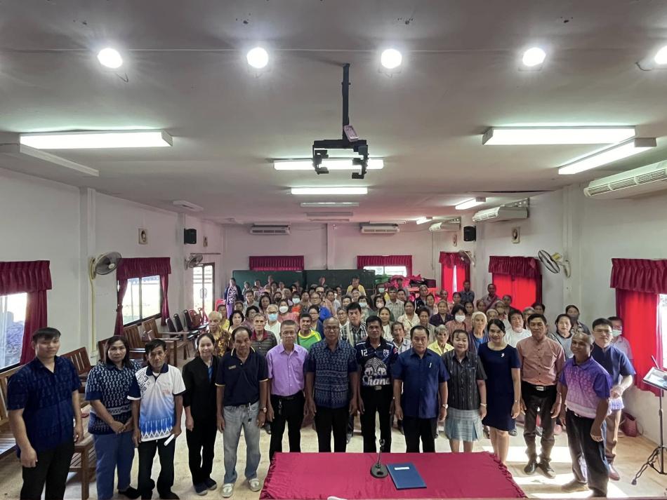 วันที่ 14 มีนาคม 2568 นายเสมอ จำรักษา นายกเทศมนตรีตำบลโพนแพง พร้อมด้วยคณะผู้บริหาร รองปลัดเทศบาล หัวหน้าสำนักปลัด เจ้าหน้าที่งานสาธารณสุขเทศบาลตำบลโพนแพง และผู้สูงอายุ เข้าร่วมโครงการแว่นตาใสใส่ใจสุขภาพตาผู้สูงอายุประจำปี2568 ณ ห้องประชุมเทศบาลตำบลโพนแพง