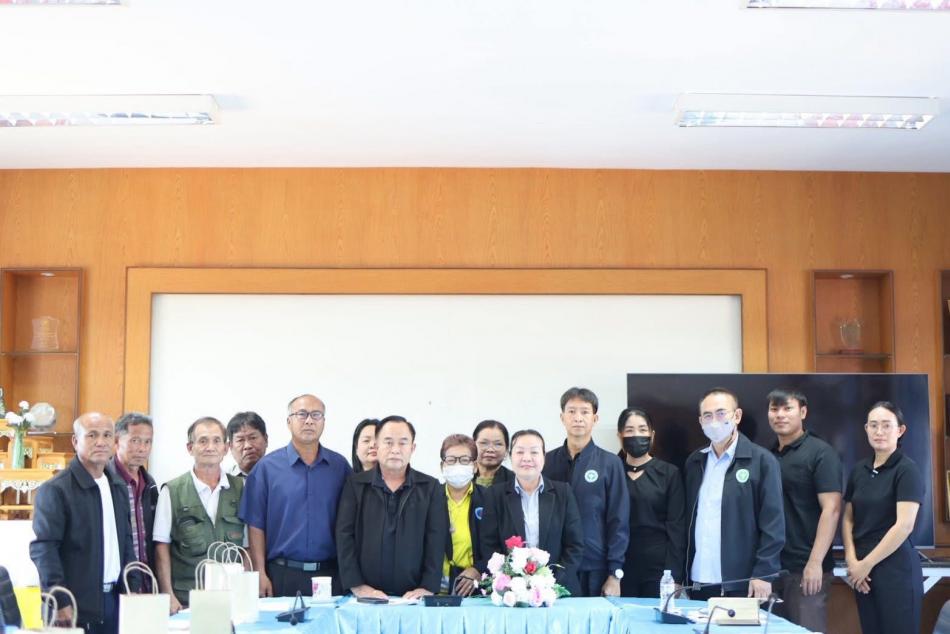 เมื่อวันที่ 24 ธันวาคม 2568 เวลา 09.00 น. ณ ห้อง ประชุมเทศบาลตำบลโพนแพง ชั้น 2 นายเสมอ จำรักษา นายกเทศมนตรีตำบลโพนแพง เป็น ประธานการประชุมคณะกรรมการกองทุนหลักประกันสุขภาพ ระดับท้องถิ่น (กปท.) เทศบาลตำบลโพนแพง ครั้งที่ 1/2569 โดยมี นางศรีสวรรค์ คำสอน รองปลัดเทศบาล รักษา ราชการแทนปลัด เป็นเลขานุการ และคณะกรรมการกองทุน หลักประกันสุขภาพระดับท้องถิ่น (กปท.)เทศบาลตำบลโพน แพง เข้าร่วมประชุมอย่างพร้อมเพรียง การประชุมครั้งนี้มีความสำคัญอย่างยิ่งต่อการดำเนินงาน ด้านสุขภาพในชุมชน โดยมีวาระสำคัญ ได้แก่: - พิจารณาอนุมัติแผนการเงินและโครงการต่างๆ เพื่อ สนับสนุนงานสาธารณสุข - ให้คำแนะนำและส่งเสริมให้ประชาชนเข้าถึงบริการ สุขภาพได้อย่างทั่วถึง - ทบทวนและเห็นชอบรายงานผลการดำเนินงาน ของ กองทุนฯ เพื่อความโปร่งใส การจัดการประชุมมีจุดมุ่งหมายให้การบริหารงานของกอง ทุนฯ เป็นไปอย่างต่อเนื่องและมีประสิทธิภาพสูงสุด เพื่อ ประโยชน์ของพี่น้องประชาชนทุกคนในเขตเทศบาลตำบลโพน แพง