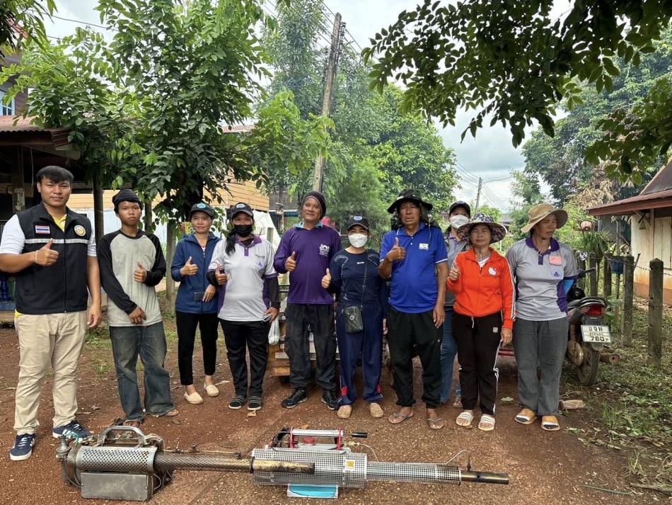 วันที่ 15 สิงหาคม 2568 นายเสมอ จำรักษา นายกเทศมนตรีตําบลโพนแพง มอบหมายงานสาธารณสุข เทศบาลตำบลโพนแพง ร่วมกับโรงพยาบาลส่งเสริมสุขภาพตำบลบ้านกลาง และอาสาสมัครสาธารณสุขประจำหมู่บ้าน ดำเนินการจัดกิจกรรม พ่นหมอกควัน และทำลายแหล่งเพาะพันธุ์ยุงลาย เพื่อป้องกันโรคไข้เลือดออก ประจำปีงบประมาณ 2568  ณ บ้านคึม  ม.6